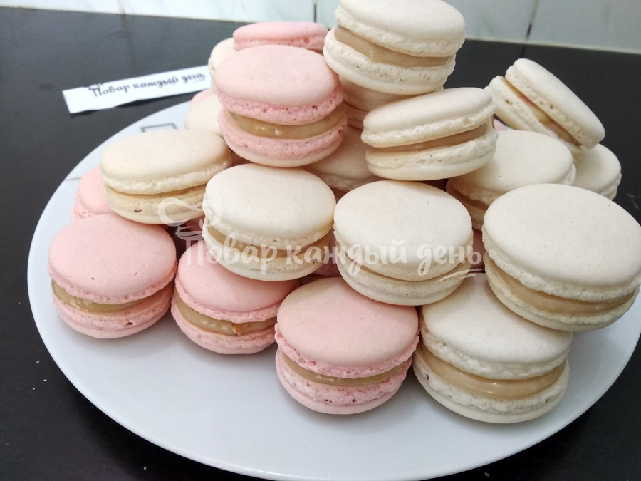 Пирожное макарони