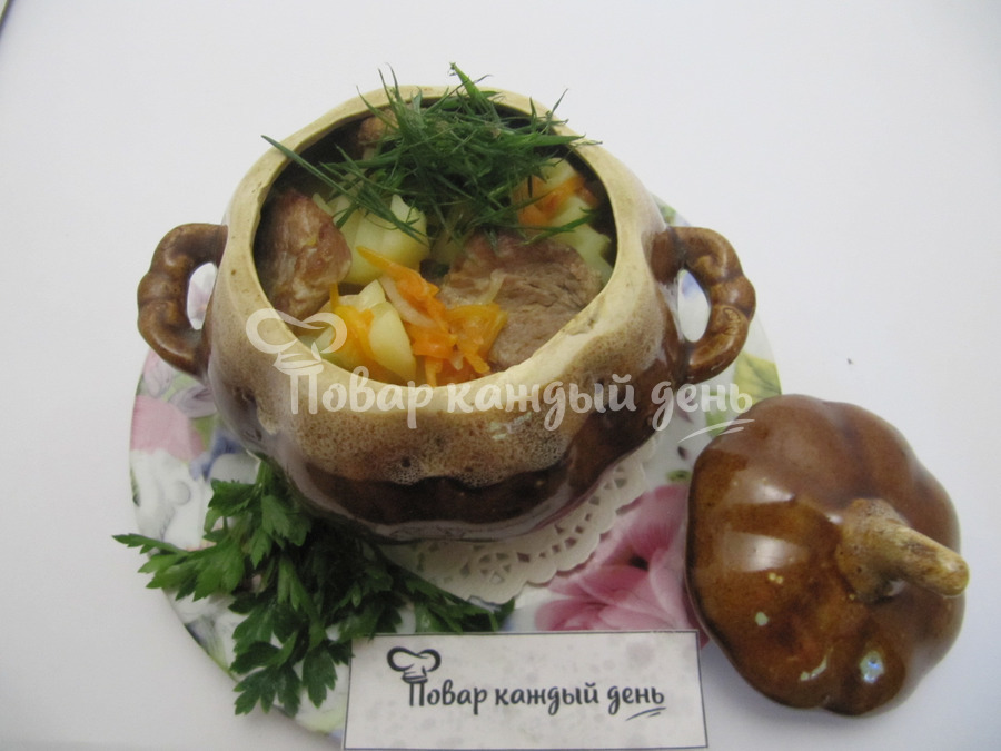 Жаркое в горшочках с мясом и картошкой в духовке