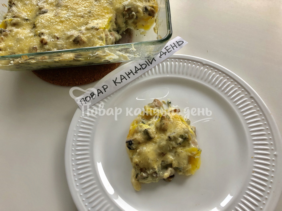 Запеченный картофель под грибным соусом