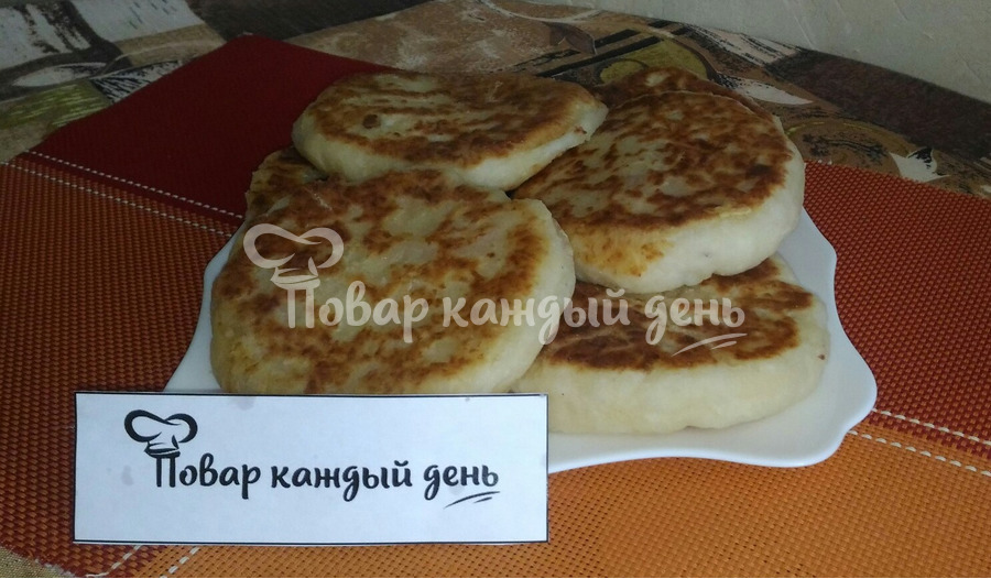 Сырные лепешки с ветчиной