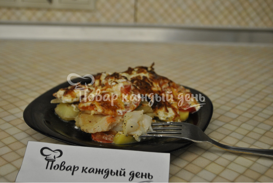 Запеченная рыба с картофелем и овощами