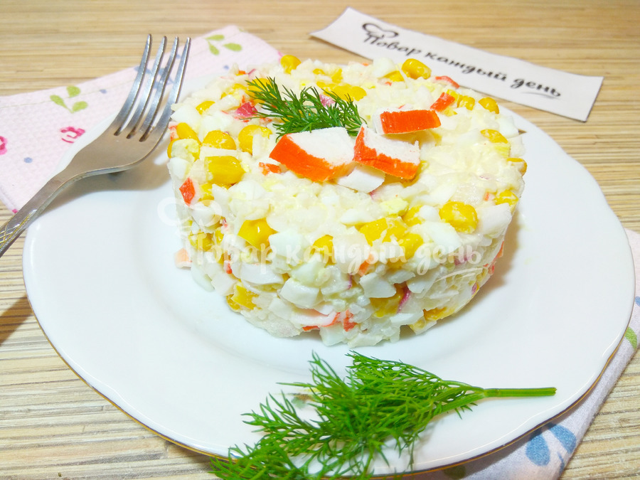 Крабовый салат с редисом