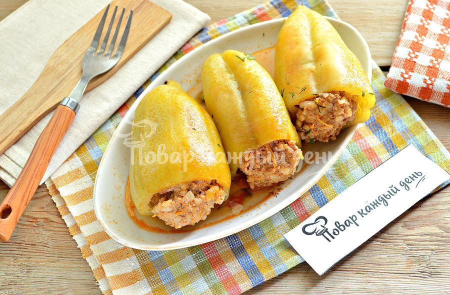 Перец фаршированный в томатной заливке