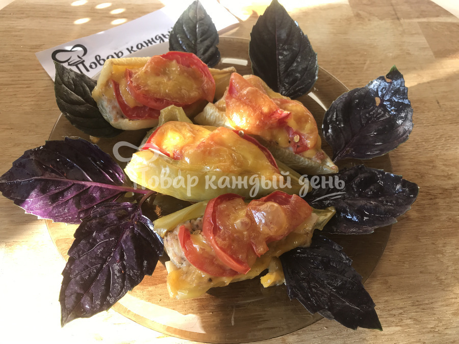 Фаршированный перец половинками в духовке