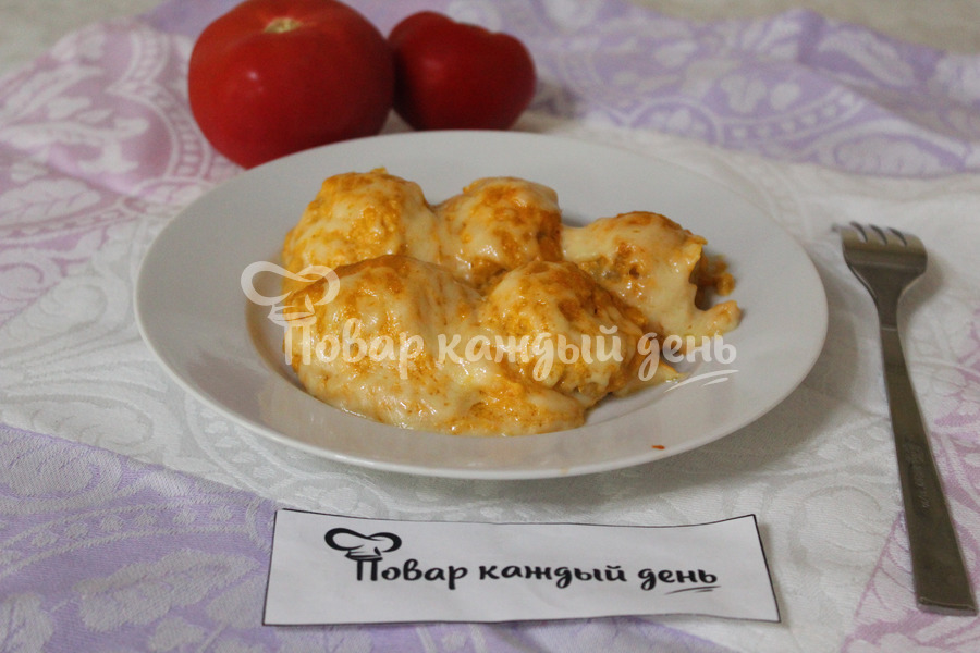 Мясные ёжики с соусом в духовке