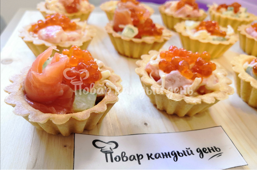 Тарталетки с красной рыбой и сыром