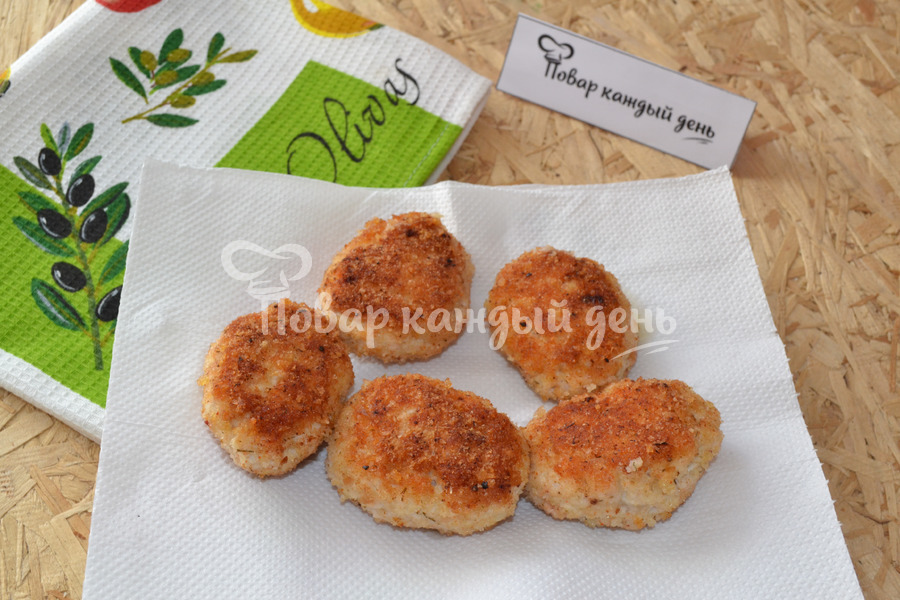Куриные котлеты в панировочных сухарях