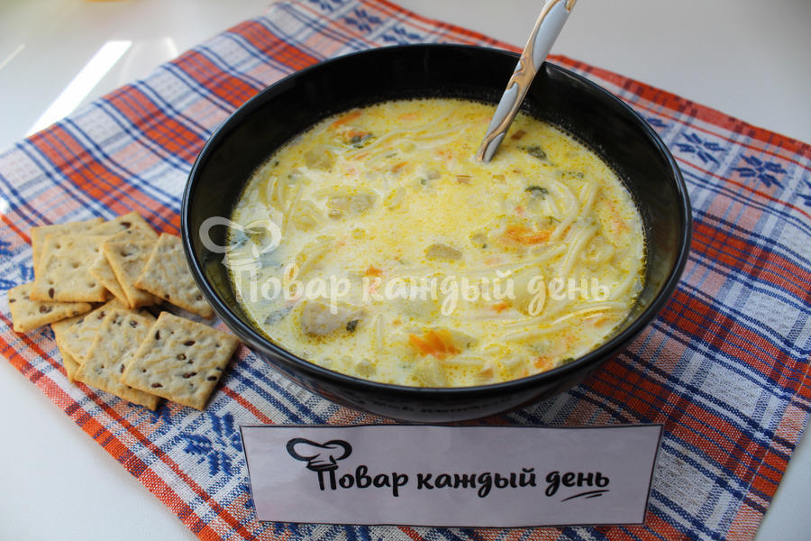 Сырный суп с вермишелью и курицей