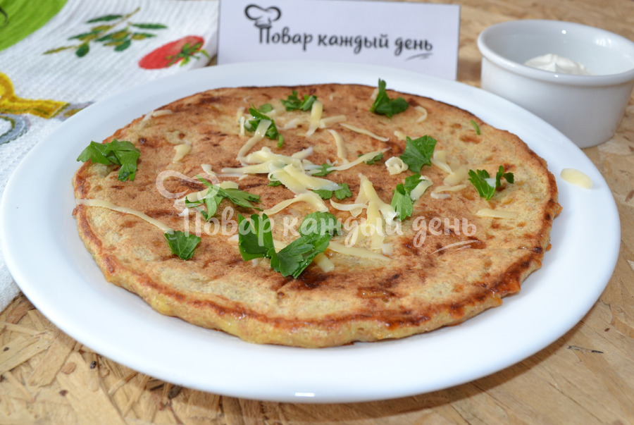 Сырная лепешка на сковороде