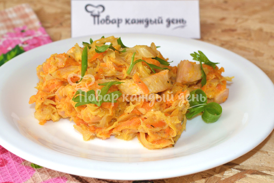 Тушеная капуста с курицей в сметане