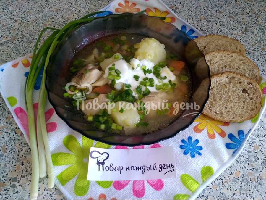 Картошка тушеная с курицей в кастрюле