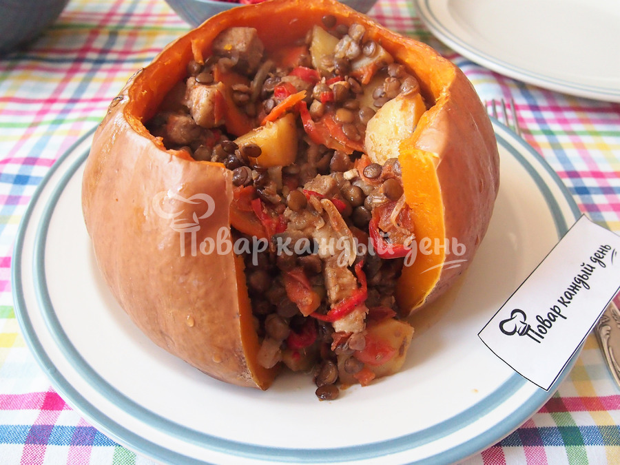 Мясное рагу в горшочке из тыквы