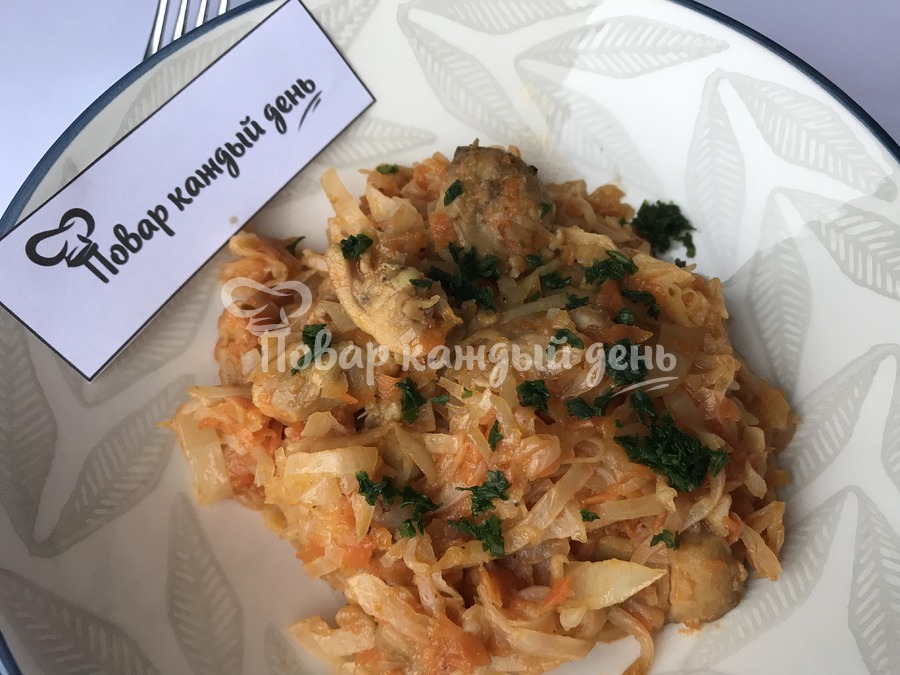 Тушеная капуста с курицей