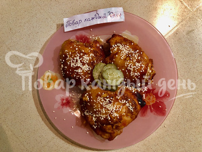 Бедра куриные запеченные в духовке на противне