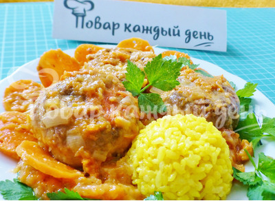Тефтели с рисом с подливкой на сковороде