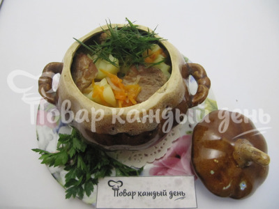 Жаркое в горшочках с мясом и картошкой в духовке