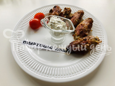 Острые куриные крылышки с соусом Чипотл