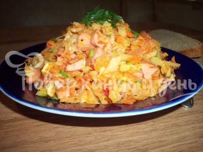 Тушеная капуста с сосисками