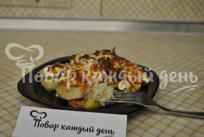 Запеченная рыба с картофелем и овощами