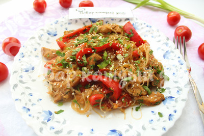 Фунчоза с курицей и овощами