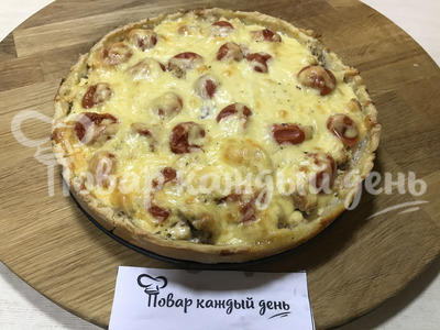 Открытый французский пирог с курицей из песочного теста