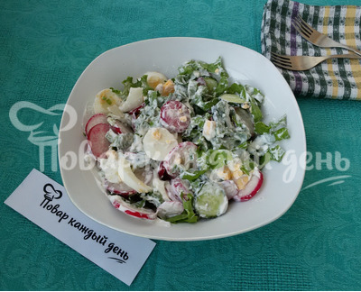 Салат с редиской и яйцом