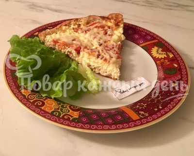 Пирог Киш с консервированным тунцом, помидорами и горчицей