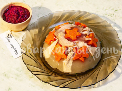 Заливное из курицы и куриных лапок в мультиварке