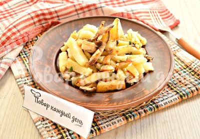Картошка на сковороде с грибами