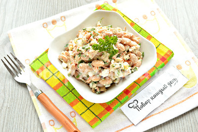 Салат с курицей и фасолью