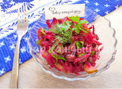Салат с фасолью, свеклой и маринованными огурцами