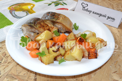 Запеченная скумбрия с овощами