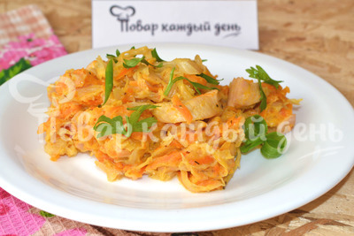 Тушеная капуста с курицей в сметане
