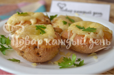 Картофельные половинки с сыром