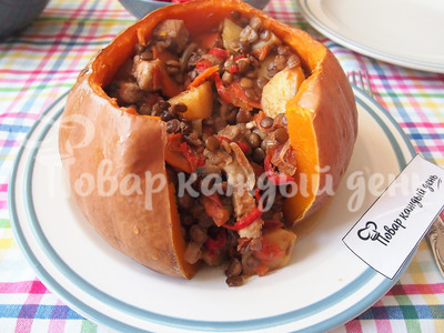 Мясное рагу в горшочке из тыквы