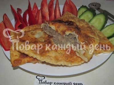Чебуреки домашние с мясом